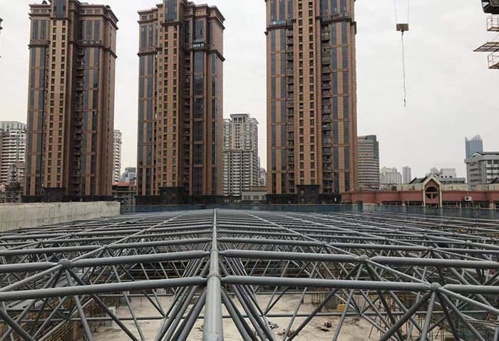 胶南螺栓球网架结构