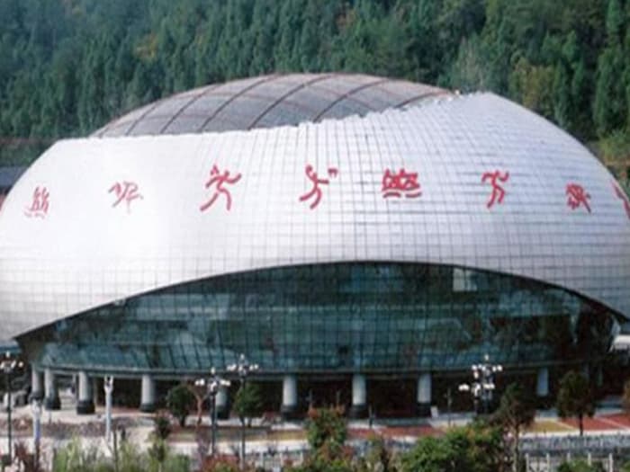 胶南体育中心球形网架加工安装